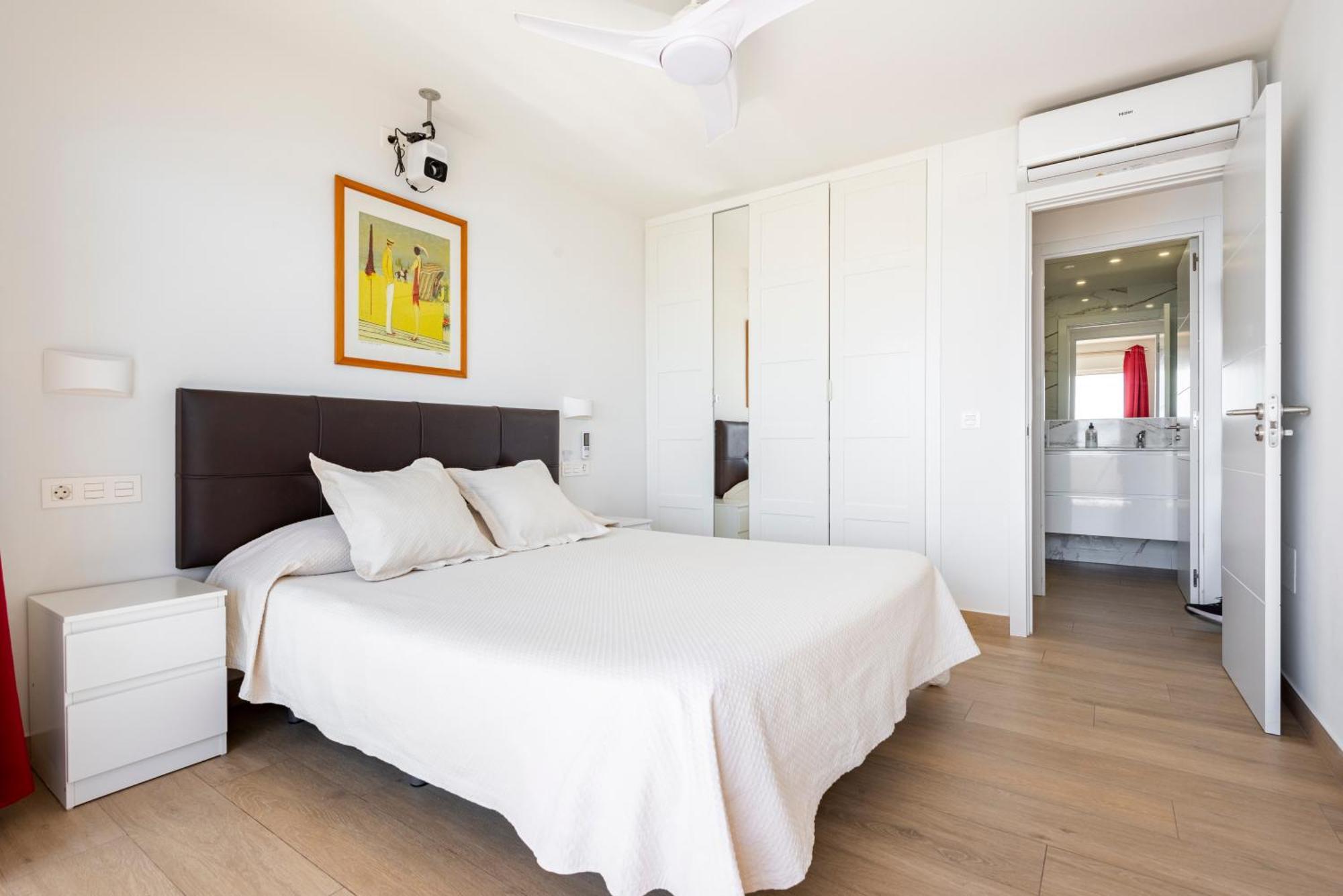 Beachfront -- New Luxury Apartment -- 1ª Linea Playa -- Fuengirola City Center -- Private Parking -- Panoramic Sea Views -- מראה חיצוני תמונה