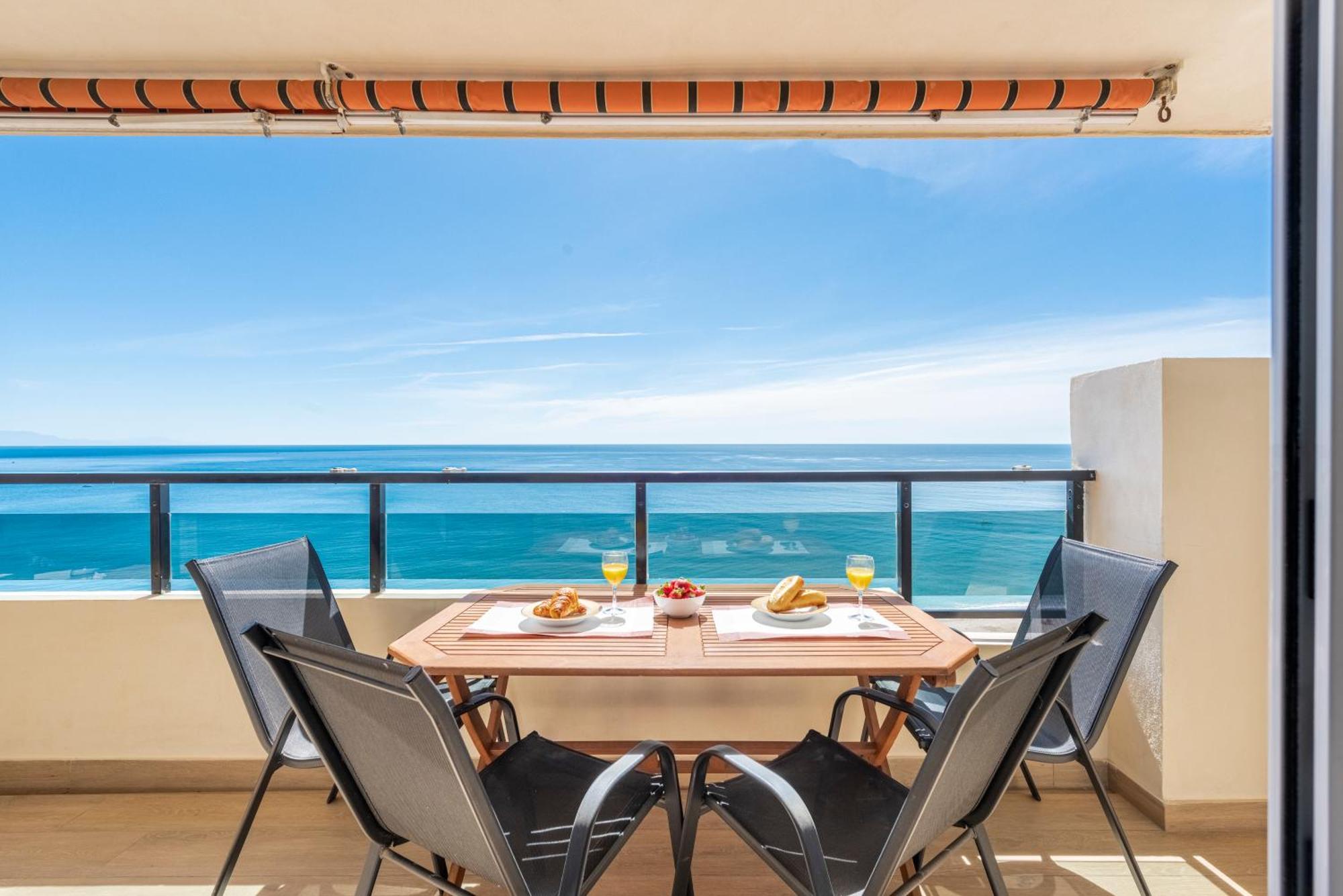 Beachfront -- New Luxury Apartment -- 1ª Linea Playa -- Fuengirola City Center -- Private Parking -- Panoramic Sea Views -- מראה חיצוני תמונה