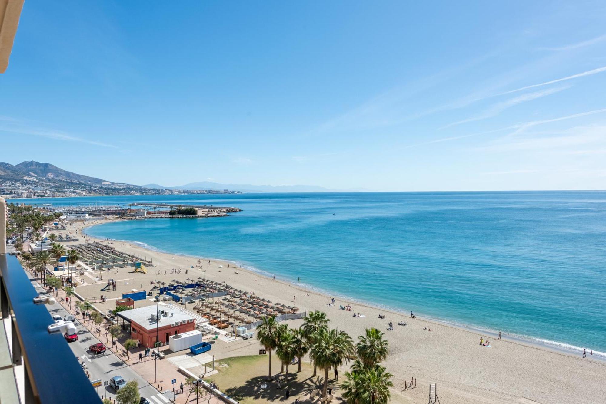 Beachfront -- New Luxury Apartment -- 1ª Linea Playa -- Fuengirola City Center -- Private Parking -- Panoramic Sea Views -- מראה חיצוני תמונה